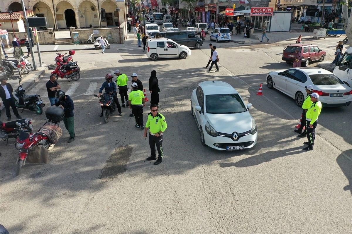 trafik polisleri motosiklet sürücülerini güvenlik konusunda uyardı
