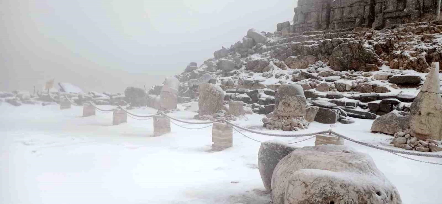 Adıyaman'da Nemrut Dağı Nisan Ayında Karla Kaplandı